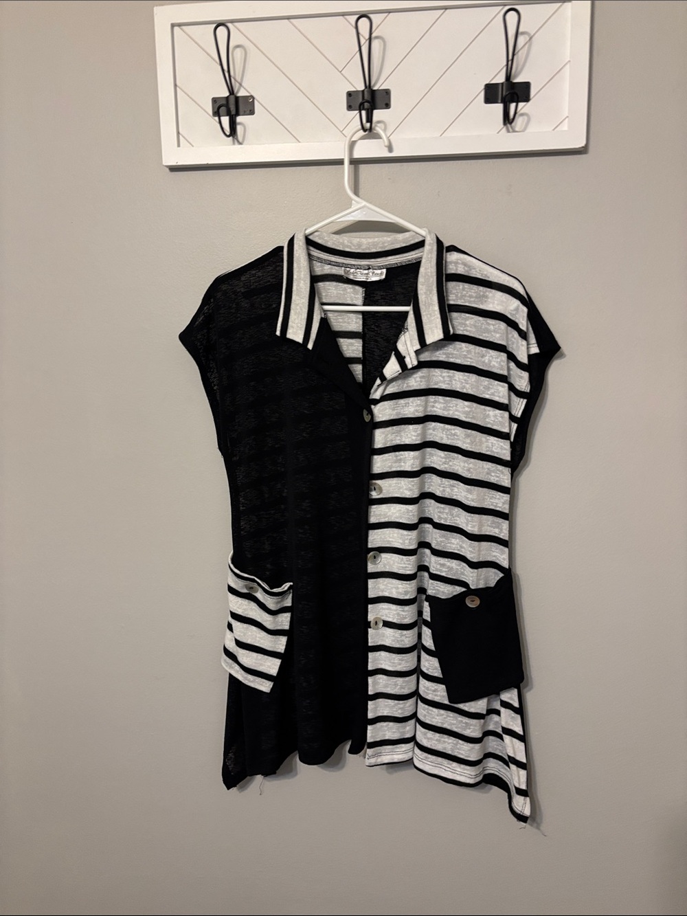 Women’s Two-Tone Striped Button Front Tunic - Black & White